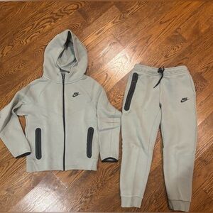 Nike Tech Kids Sweatpants & Hoodie Set